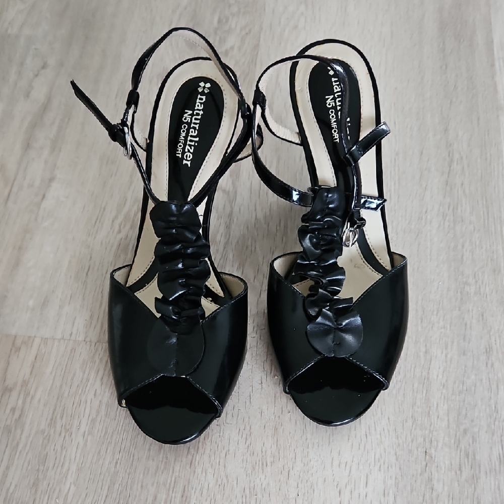 Ruffled Black Patent Leather - a very Gucci look! (never worn)